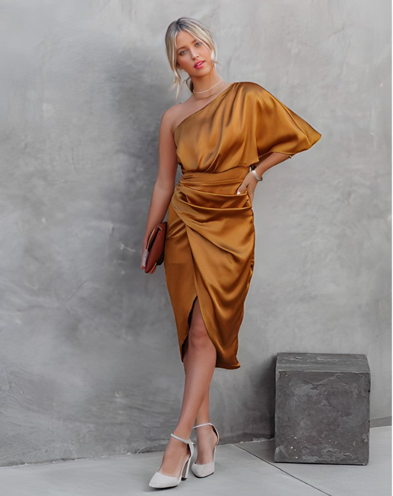 Elegancka sukienka midi o glamourowym kroju