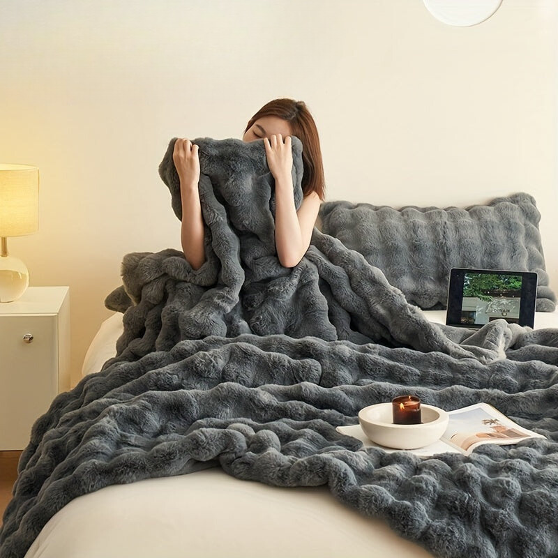 Puszysty luksusowy koc – Ciepły i stylowy pled na każdą porę roku