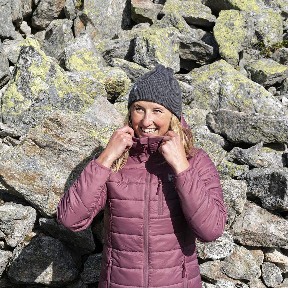 Damska kurtka ocieplana – z materiału z recyklingu, lekka i wodoodporna