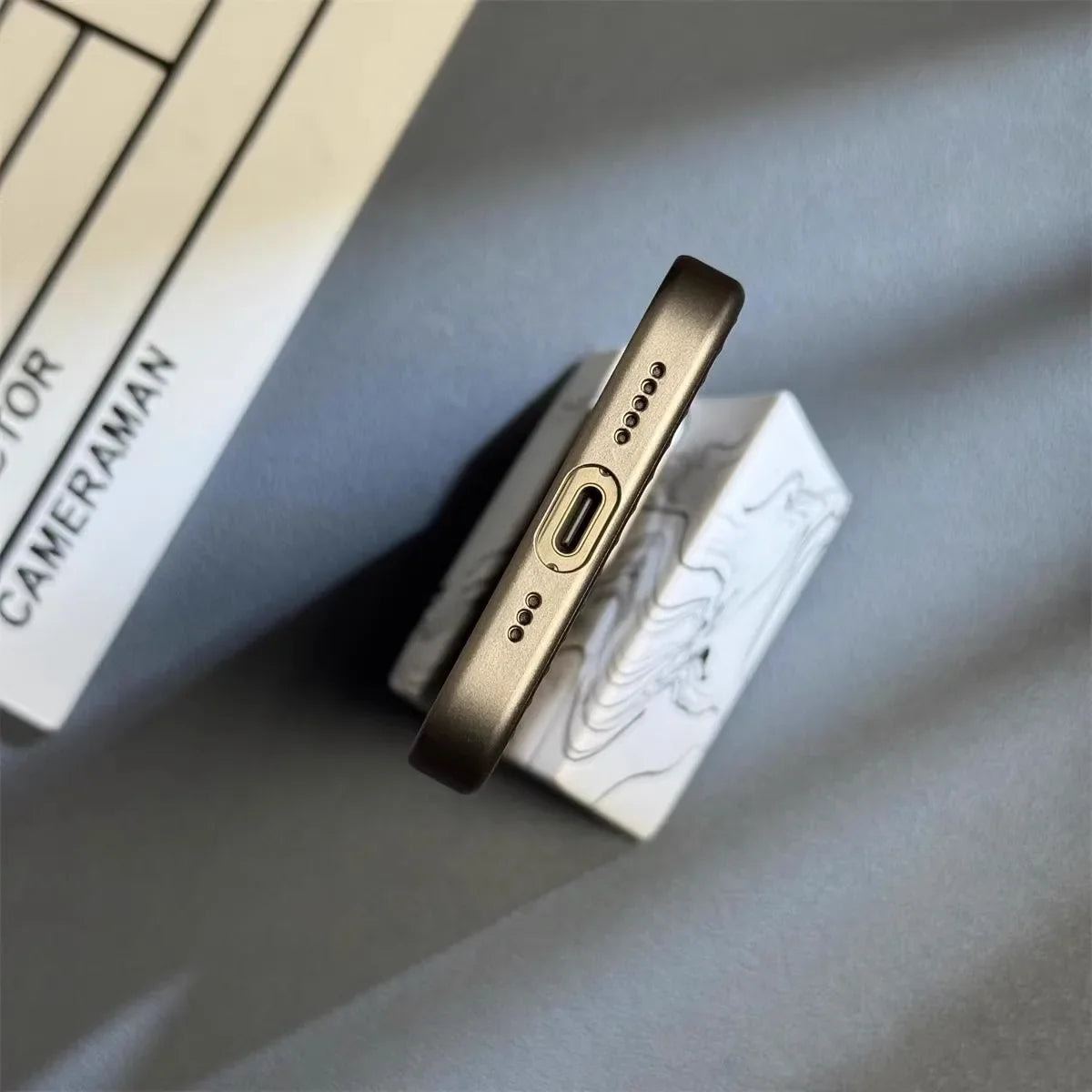 Etui iPhone z żebrowaniem – stylowe i ochronne etui na telefon