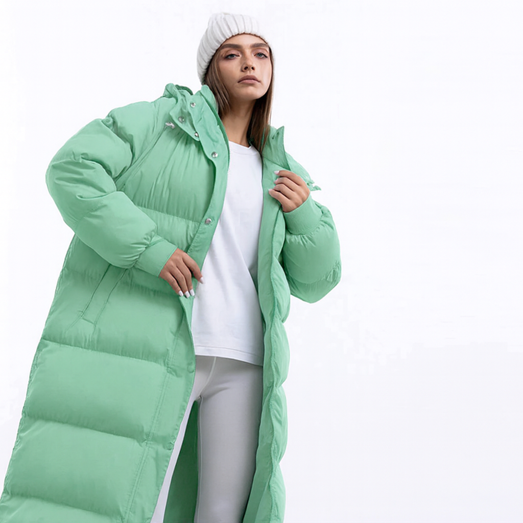 Długa damska zimowa kurtka z kapturem – ciepła, wiatroszczelna i modna