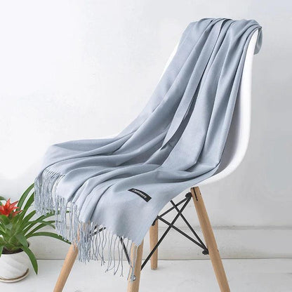 Elegancki Szal Damski – Miękki Zimowy Szalik z Frędzlami