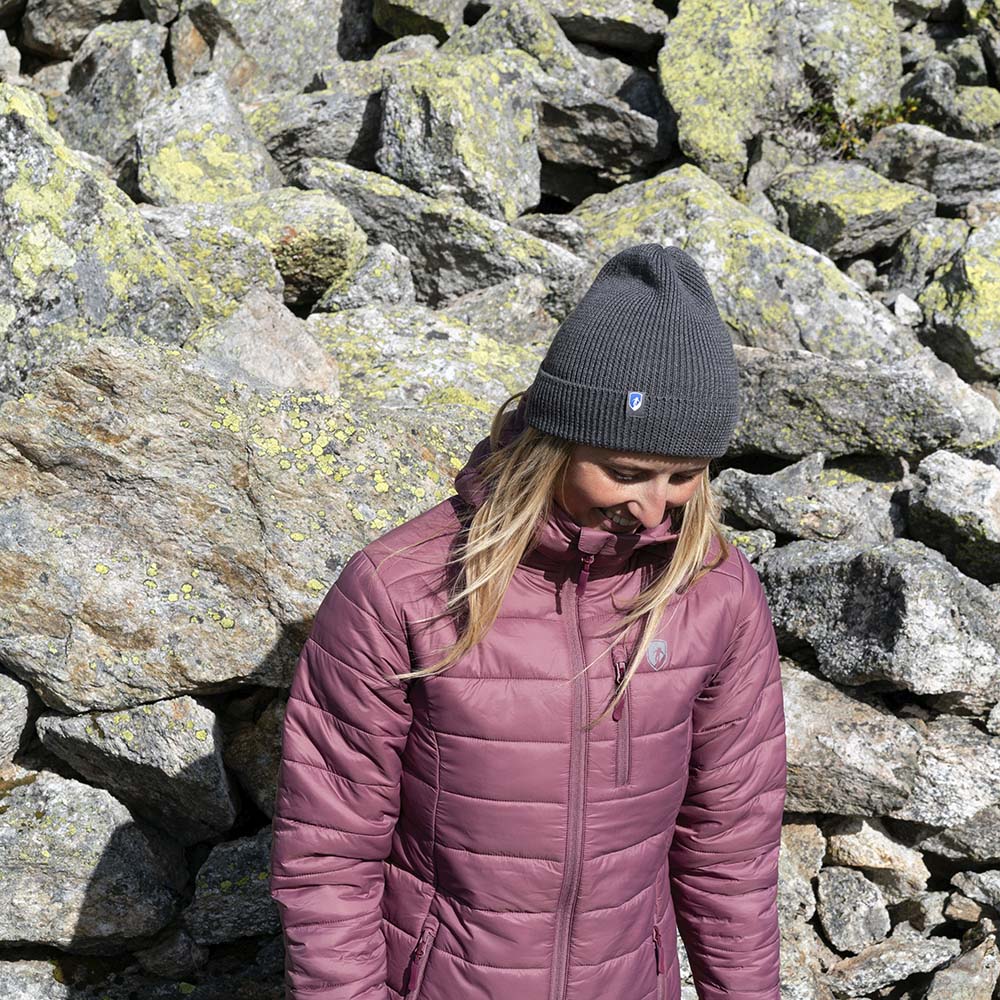 Damska kurtka ocieplana – z materiału z recyklingu, lekka i wodoodporna