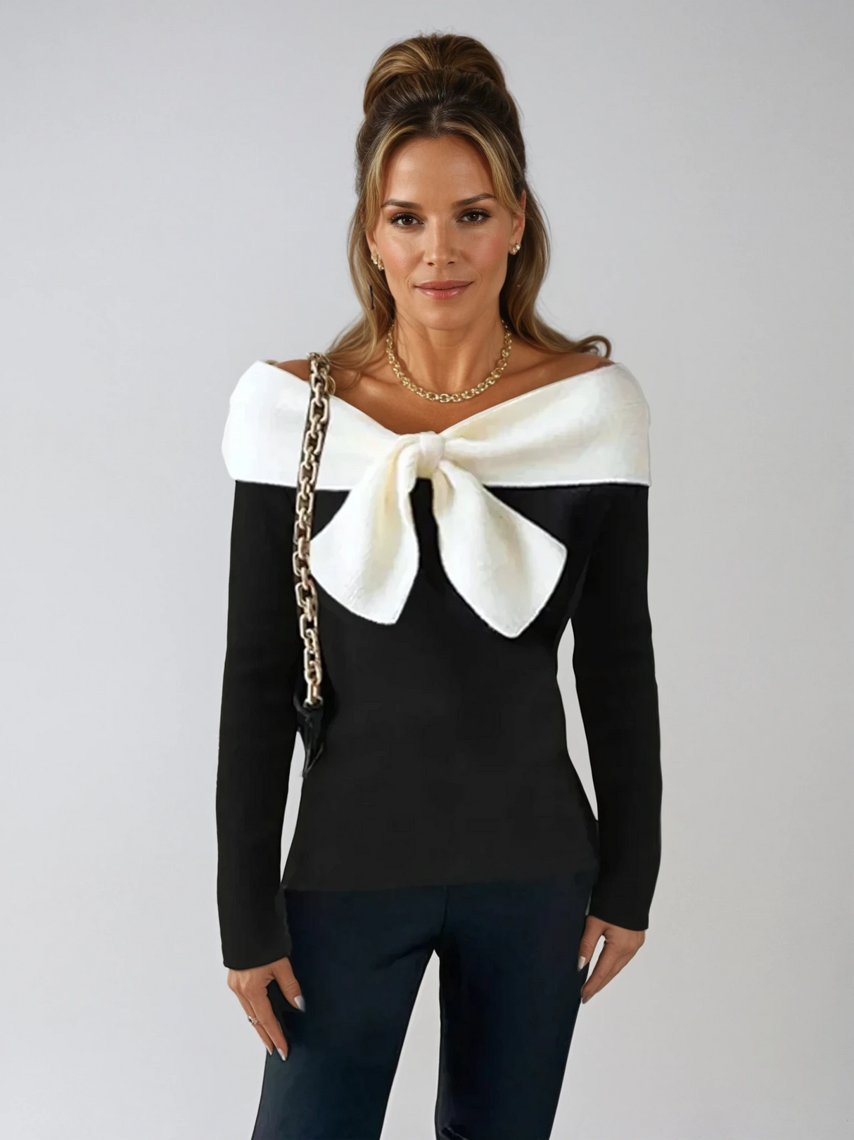 Sweter w serek z elegancką kokardą