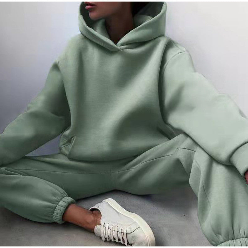 Oversized damski dres z kapturem i szerokimi spodniami dresowymi