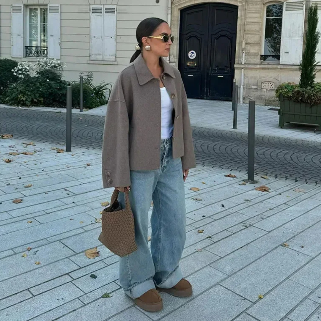 Elegancki nadmiarowy płaszcz damski - komfort i styl