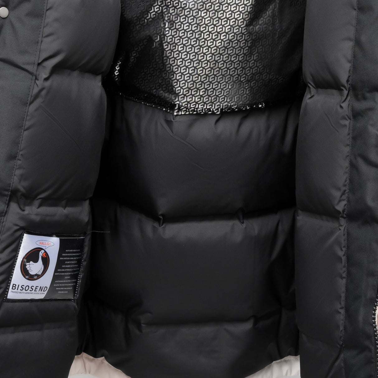 Damska parka zimowa – ciepła kurtka z kapturem i funkcjonalnymi kieszeniami