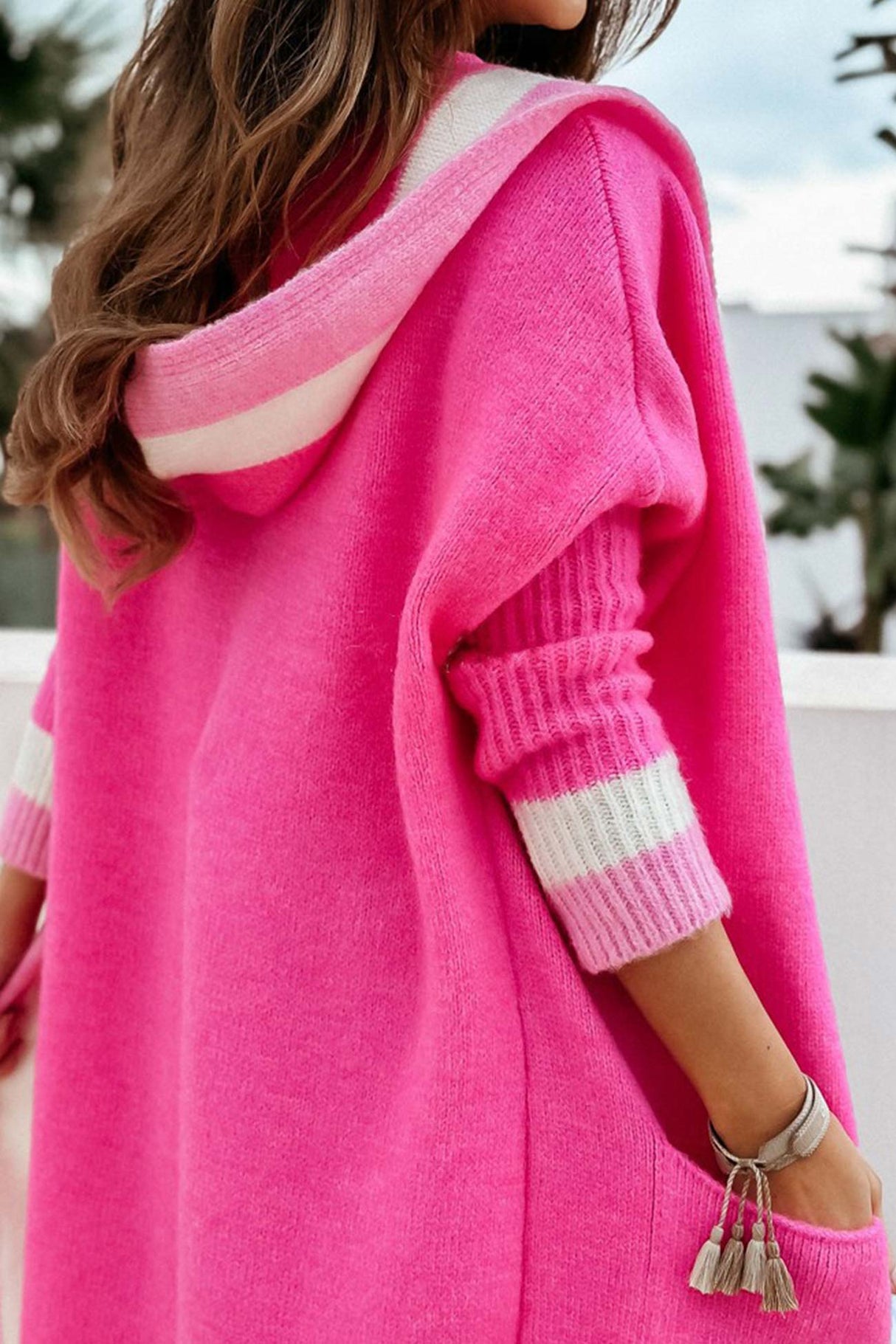 Damska bluza z kapturem kardigan z kontrastowym wzorem – długie jesienne swetry