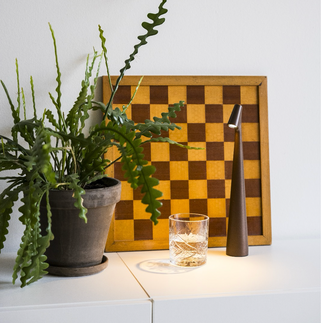 Minimalistyczna lampa stołowa LED – Nowoczesna bezprzewodowa lampa designerska