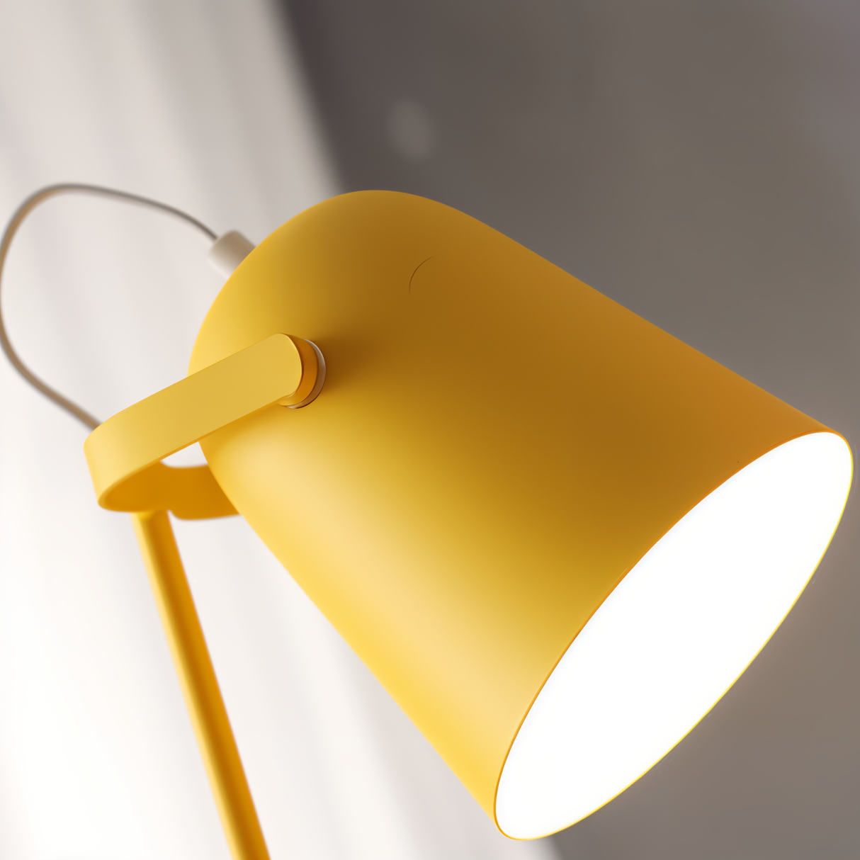 Nowoczesna lampa stołowa – minimalistyczna lampka biurkowa do salonu i biura