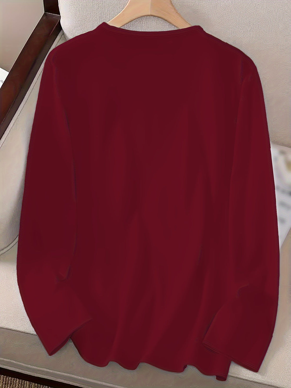 Damski sweter świąteczny z psem i choinką – zimowy sweter