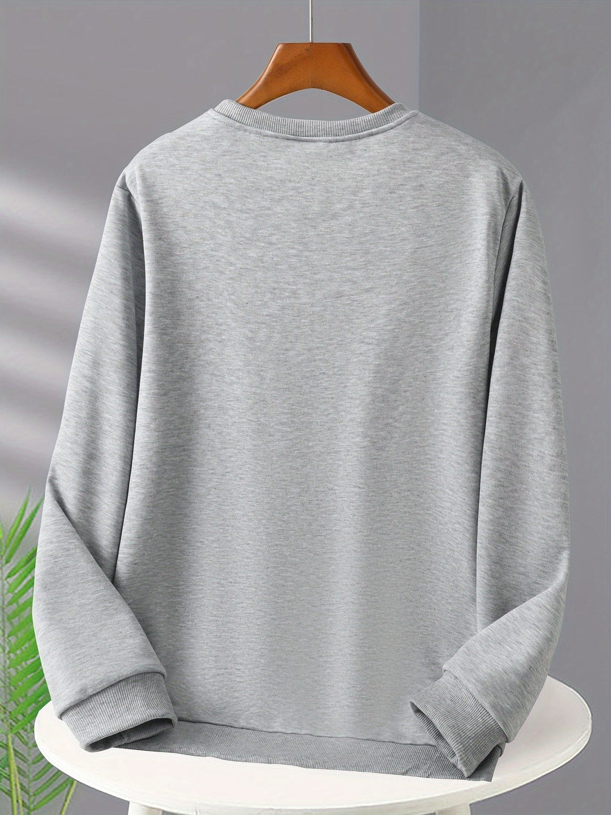 Męski sweter świąteczny z nadrukiem Mikołaja – wygodny zimowy sweter