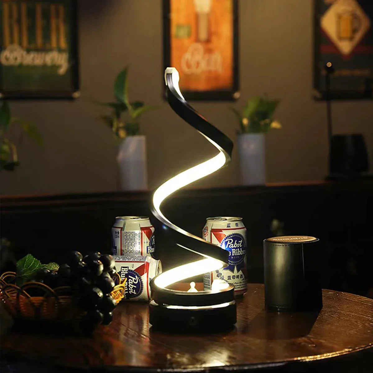 Lampa LED spiralna z ciepłym białym światłem i oszczędnością energii