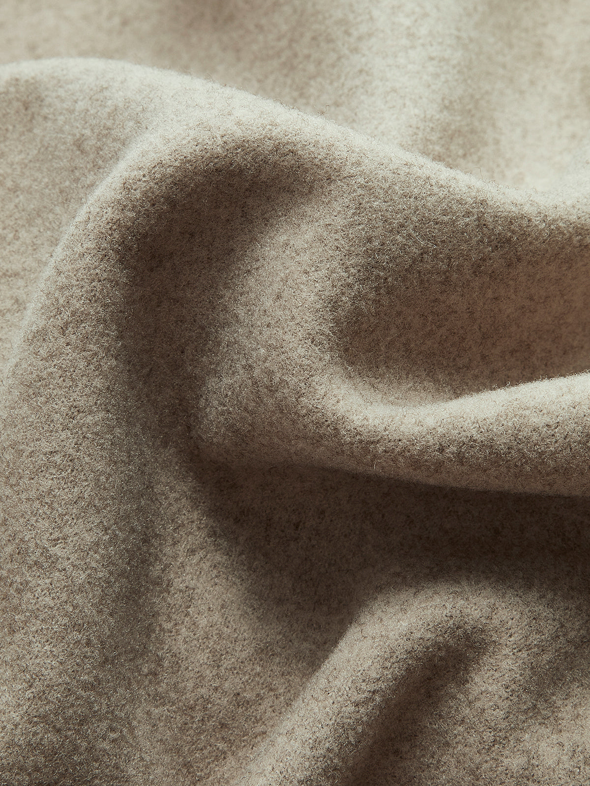 Płaszcz koszulowy damski oversize – stylowy, elegancki i wygodny