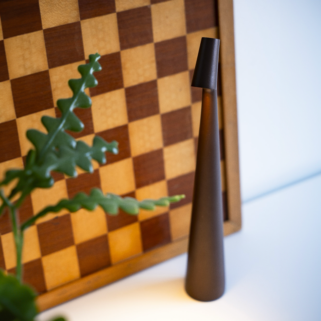 Minimalistyczna lampa stołowa LED – Nowoczesna bezprzewodowa lampa designerska