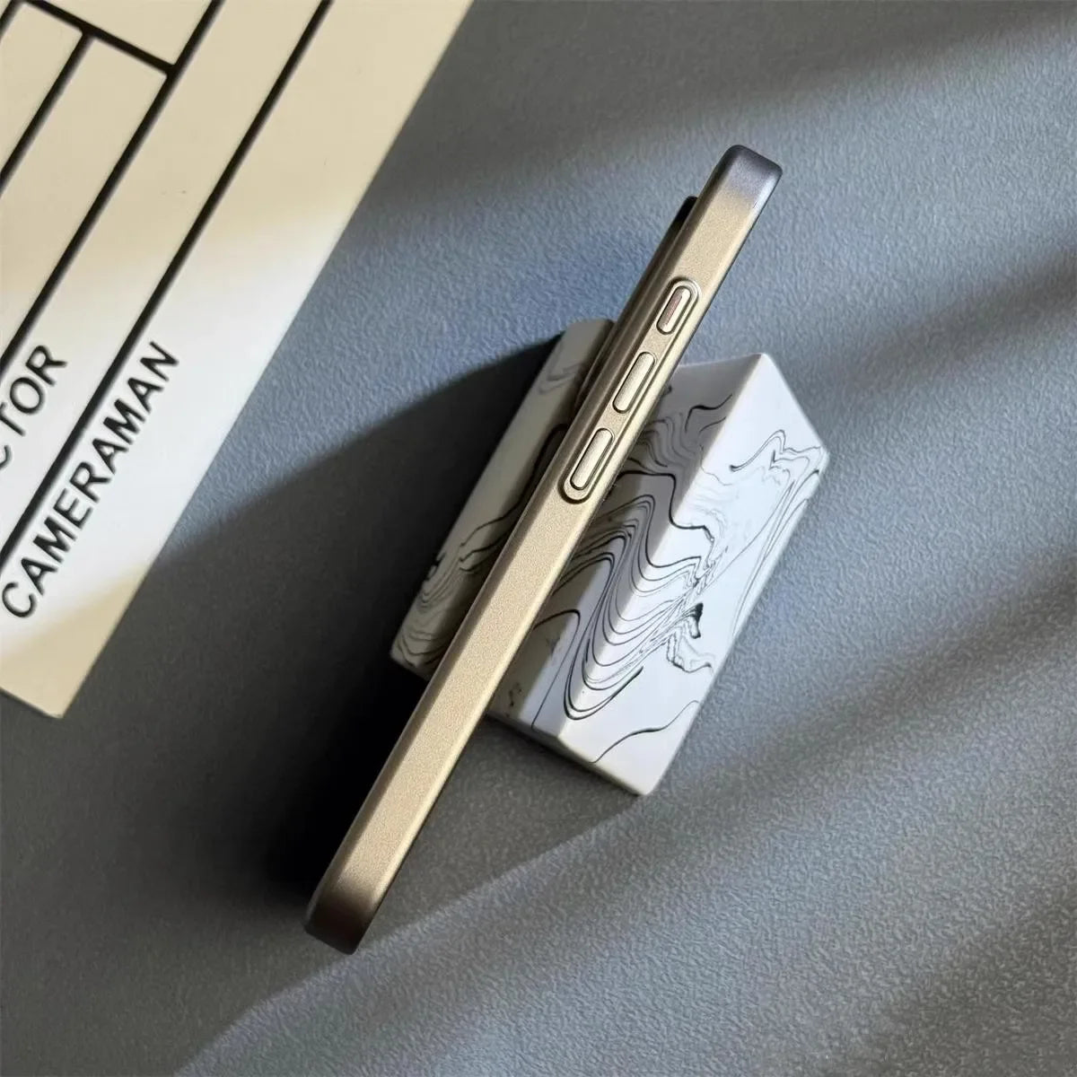 Etui iPhone z żebrowaniem – stylowe i ochronne etui na telefon