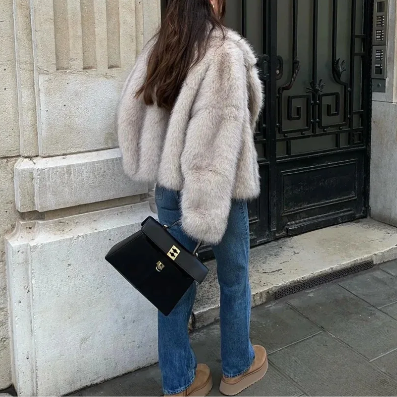 Damska Miękka Kurtka Zimowa – Elegancka Krótka Kurtka ze Sztucznego Futra