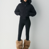 Damska kurtka puchowa z kapturem i krótkim krojem