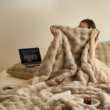 Puszysty luksusowy koc – Ciepły i stylowy pled na każdą porę roku