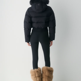 Damska kurtka puchowa z kapturem i krótkim krojem