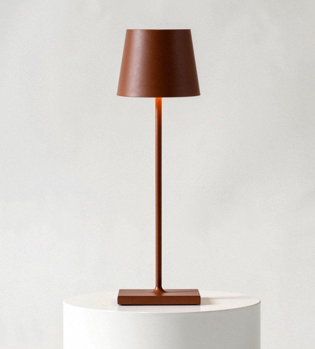 Minimalistyczna Wysoka Lampa Stołowa z Ciepłym Światłem LED