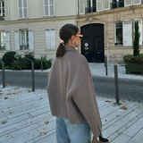 Elegancki nadmiarowy płaszcz damski - komfort i styl