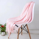 Elegancki Szal Damski – Miękki Zimowy Szalik z Frędzlami