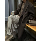 Długi Elegancki Płaszcz Damski – Stylowy Płaszcz z Klasycznym Krojem