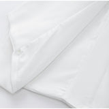 Elegancki długi płaszcz damski – stylowy płaszcz z rozcięciem i paskiem