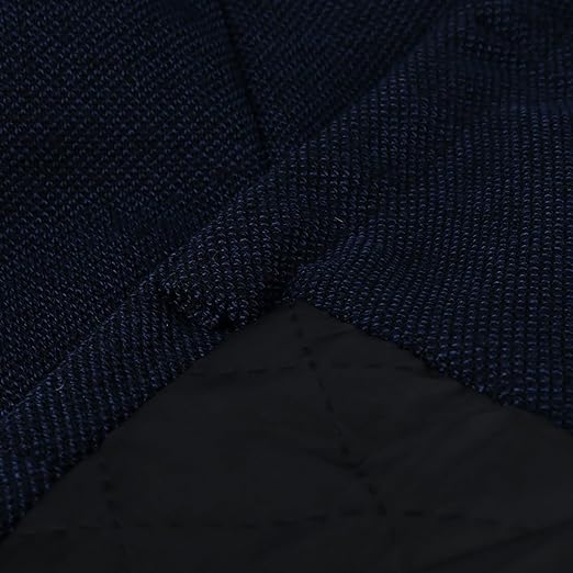 Damski płaszcz z kapturem – długi fason z dekoracyjnymi wstawkami