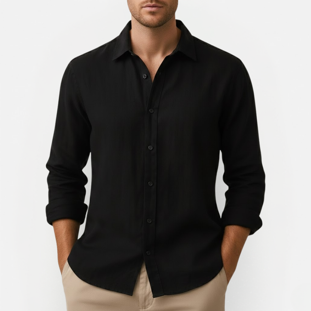 Męska koszula z klasycznym kołnierzykiem i zapięciem na guziki