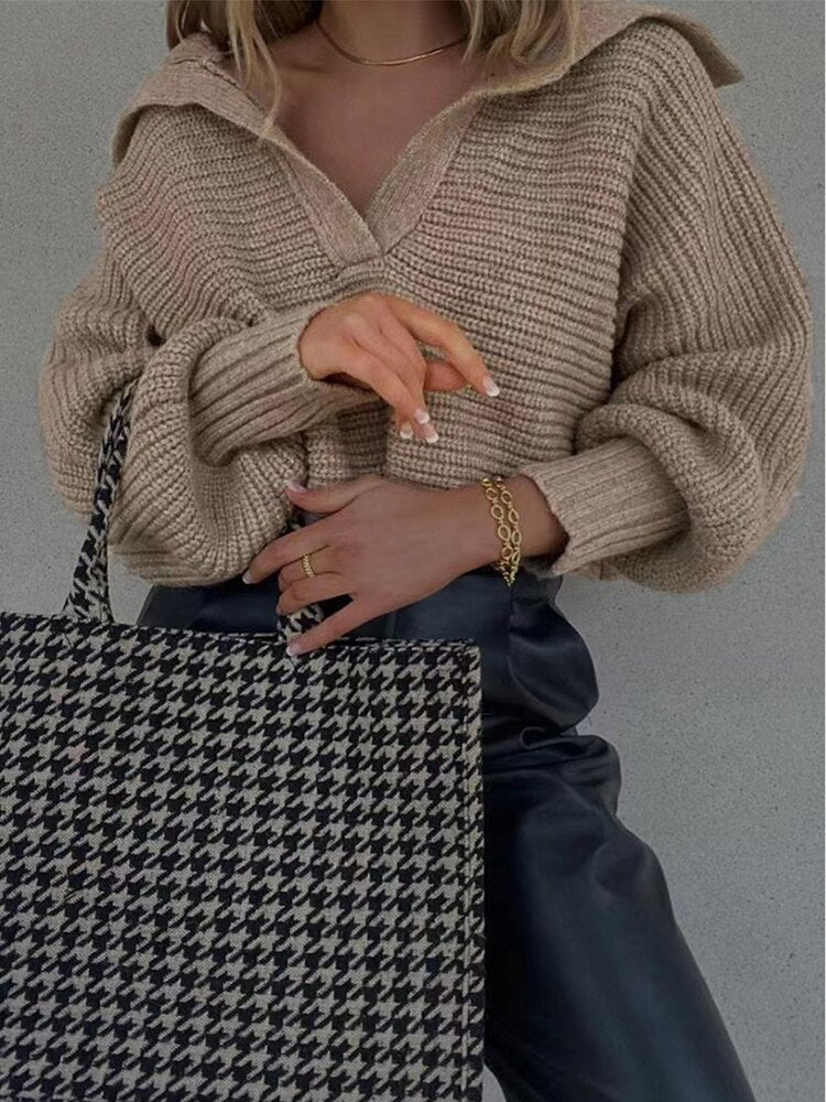 Sweter dzianinowy o luźnym kroju na każdą okazję