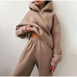 Oversized damski dres z kapturem i szerokimi spodniami dresowymi