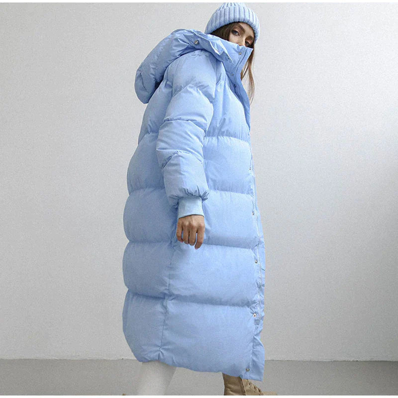 Długa damska zimowa kurtka z kapturem – ciepła, wiatroszczelna i modna