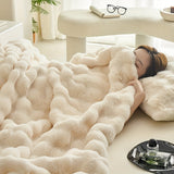 Puszysty luksusowy koc – Ciepły i stylowy pled na każdą porę roku