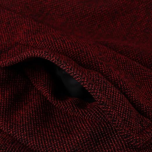 Damski płaszcz z kapturem – długi fason z dekoracyjnymi wstawkami