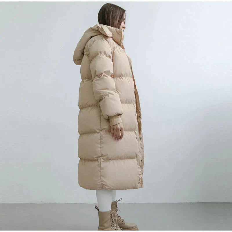 Długa damska zimowa kurtka z kapturem – ciepła, wiatroszczelna i modna