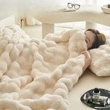 Puszysty luksusowy koc – Ciepły i stylowy pled na każdą porę roku