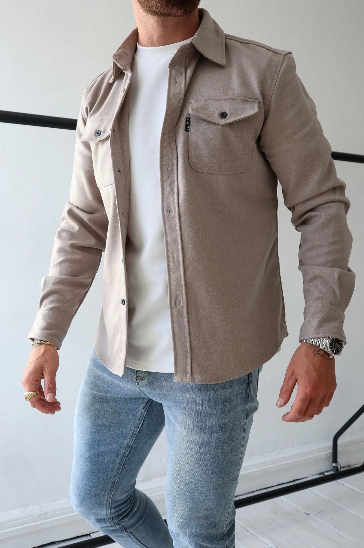 Koszula męska overshirt – wszechstronna shacket z zapięciem na guziki
