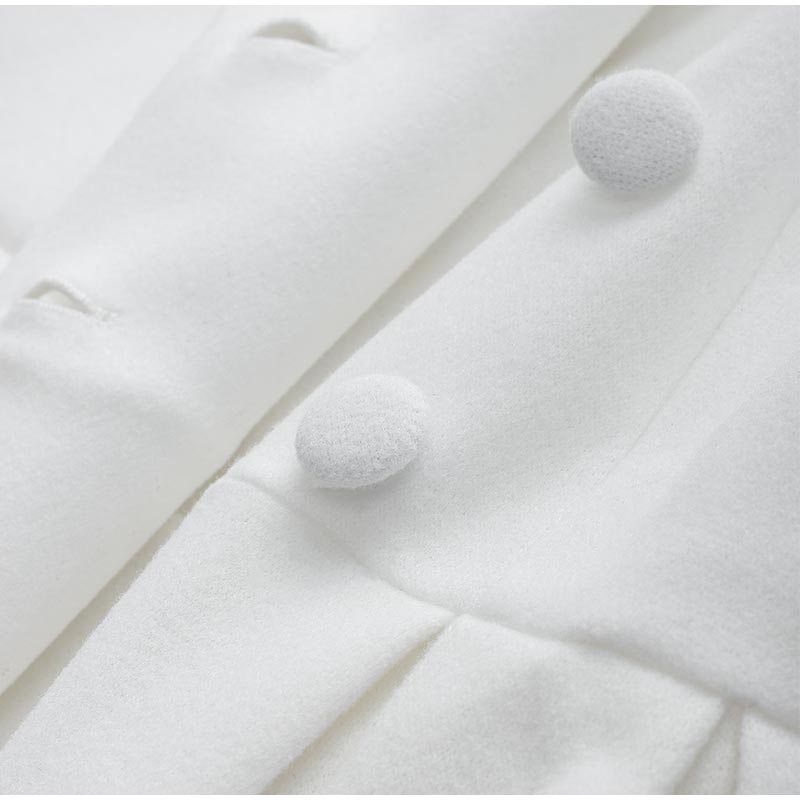 Elegancki długi płaszcz damski – stylowy płaszcz z rozcięciem i paskiem