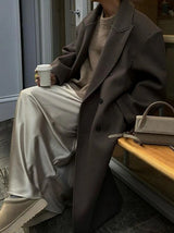 Oversize damski płaszcz – lekki dwurzędowy na wiosnę i jesień