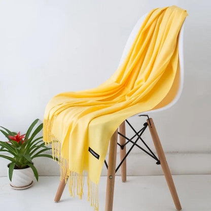 Elegancki Szal Damski – Miękki Zimowy Szalik z Frędzlami