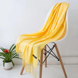 Elegancki Szal Damski – Miękki Zimowy Szalik z Frędzlami