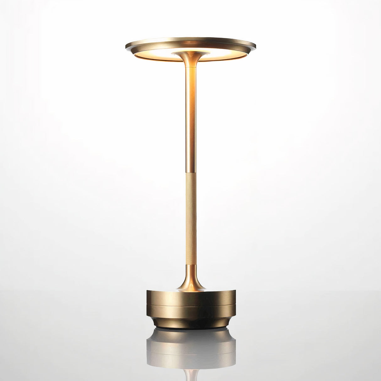 Minimalistyczna Lampa Stołowa z Ciepłym Światłem i Eleganckim Designem