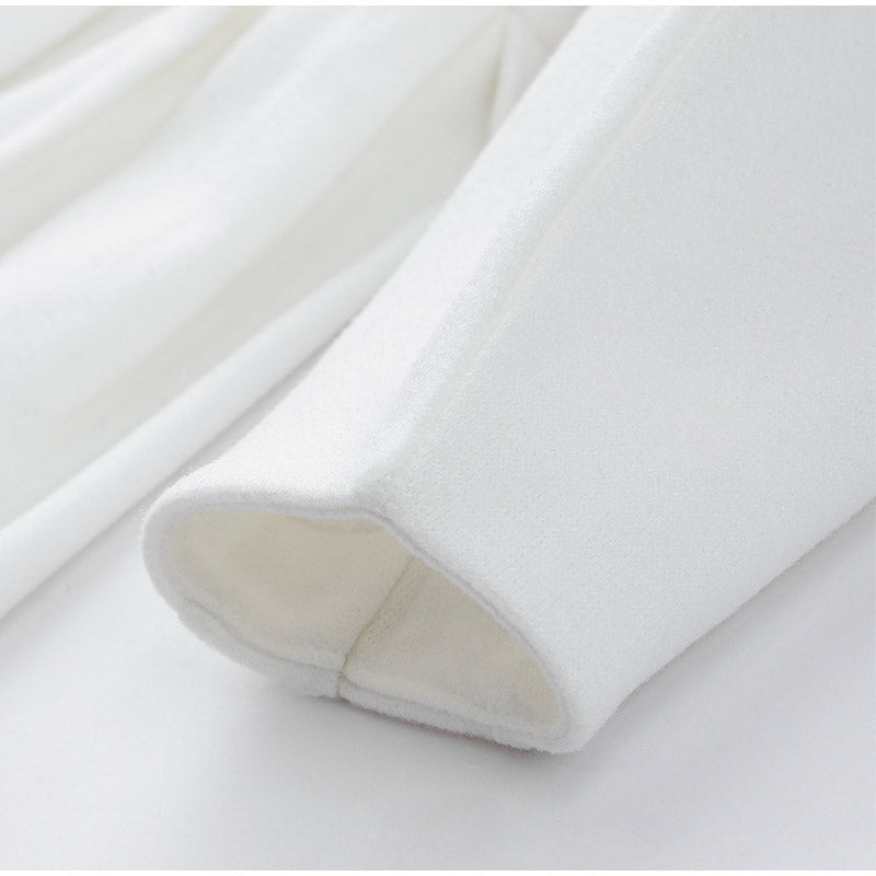 Elegancki długi płaszcz damski – stylowy płaszcz z rozcięciem i paskiem