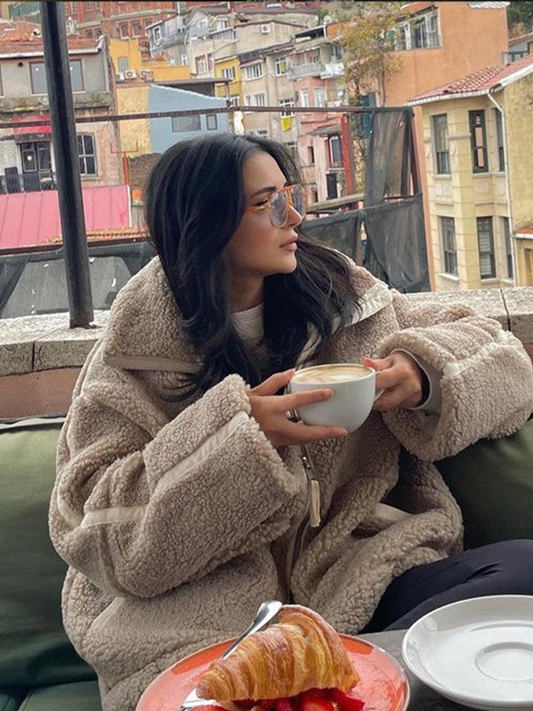 Damska kurtka teddy z zamkiem i wygodnym krojem