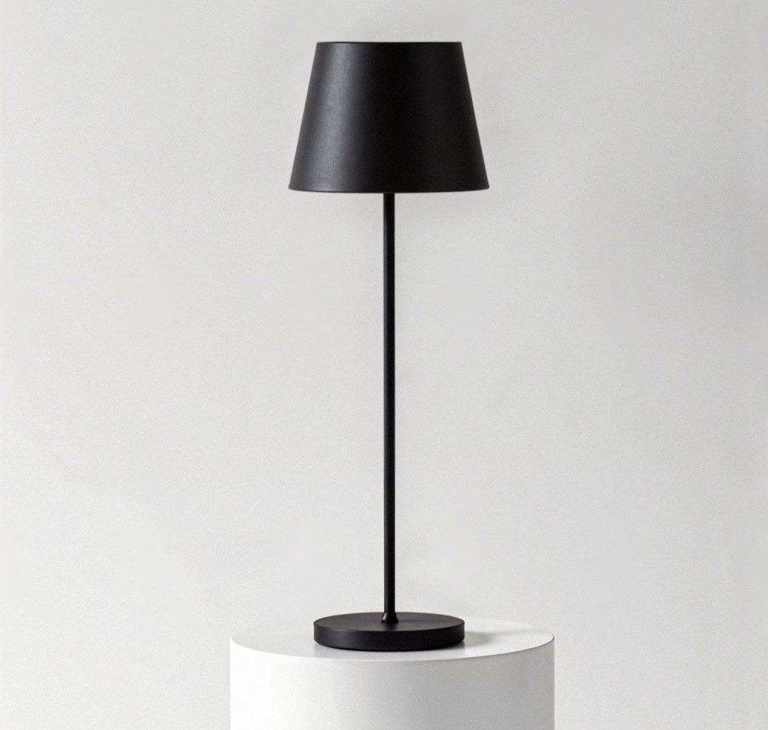 Minimalistyczna Wysoka Lampa Stołowa z Ciepłym Światłem LED