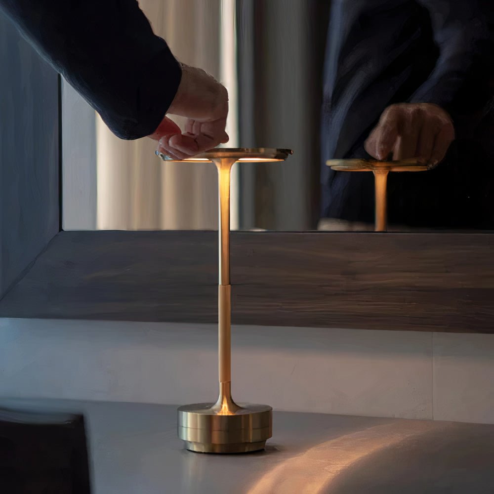 Minimalistyczna Lampa Stołowa z Ciepłym Światłem i Eleganckim Designem
