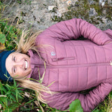 Damska kurtka ocieplana – z materiału z recyklingu, lekka i wodoodporna