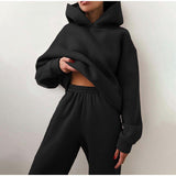 Oversized damski dres z kapturem i szerokimi spodniami dresowymi